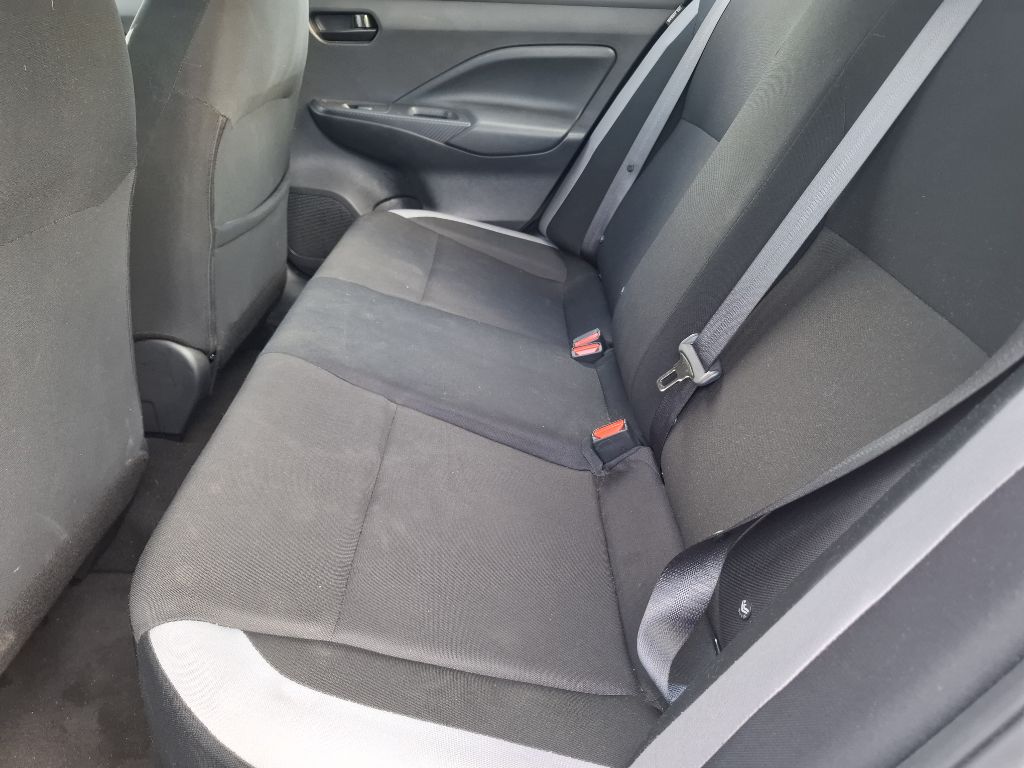 Photo 10 of this NISSAN VERSA