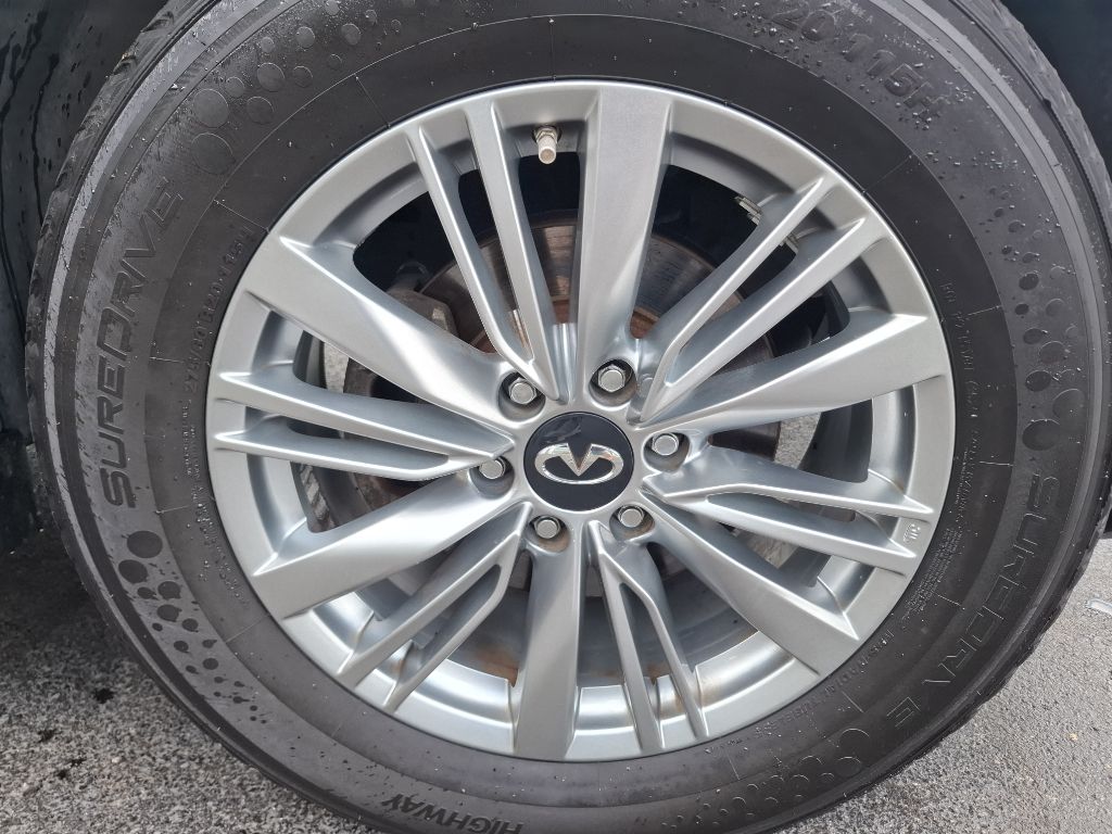 Photo 11 of this INFINITI QX80