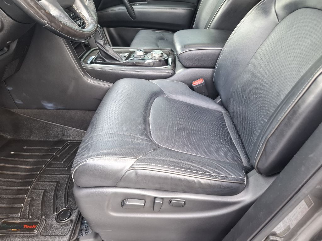 Photo 7 of this INFINITI QX80