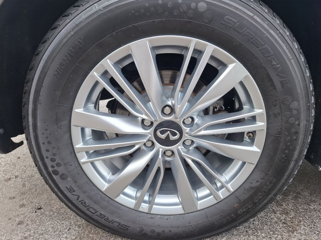 Photo 9 of this INFINITI QX80