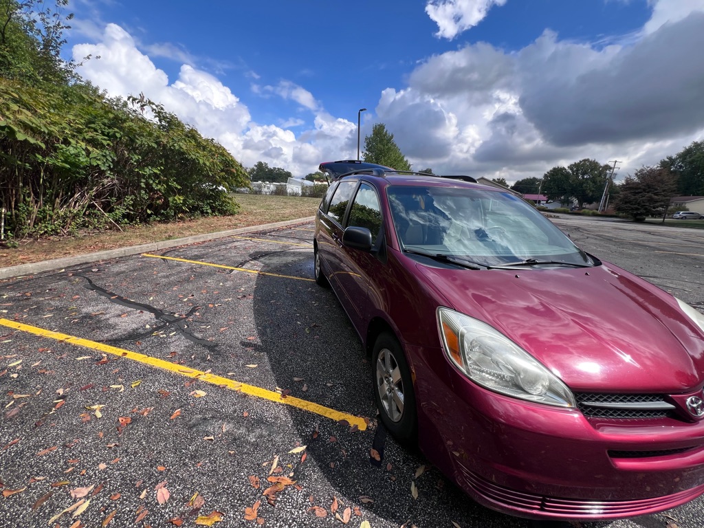 2004 Toyota Sienna LE photo 3