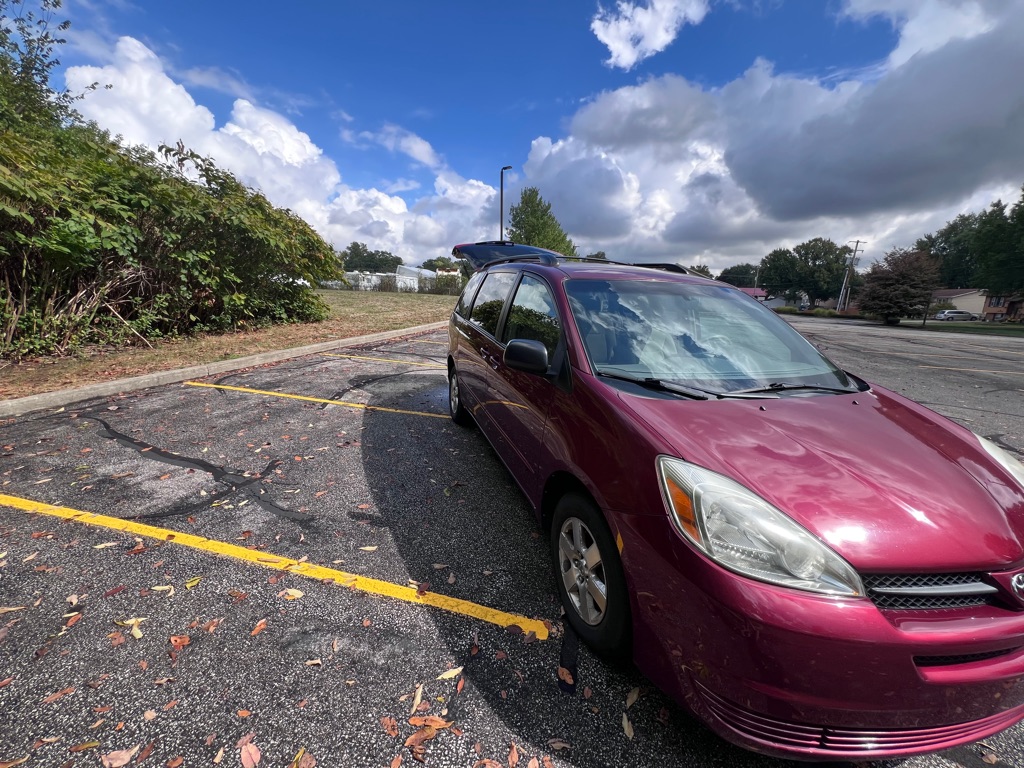 2004 Toyota Sienna LE photo 4