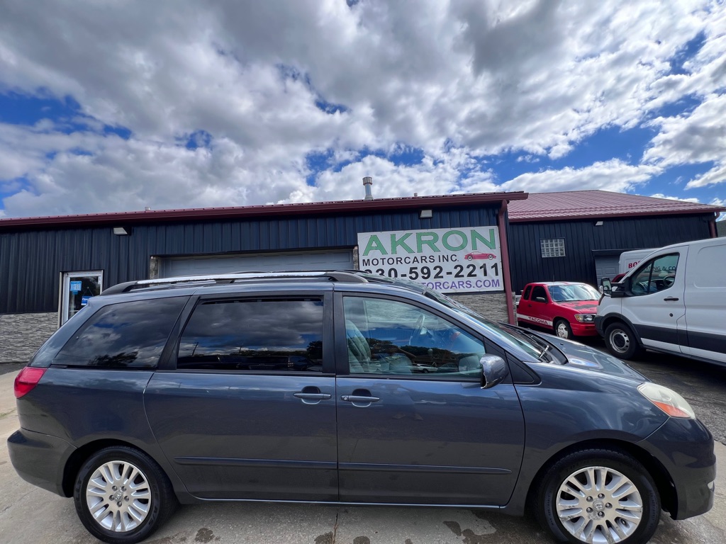 2008 Toyota Sienna XLE photo 3