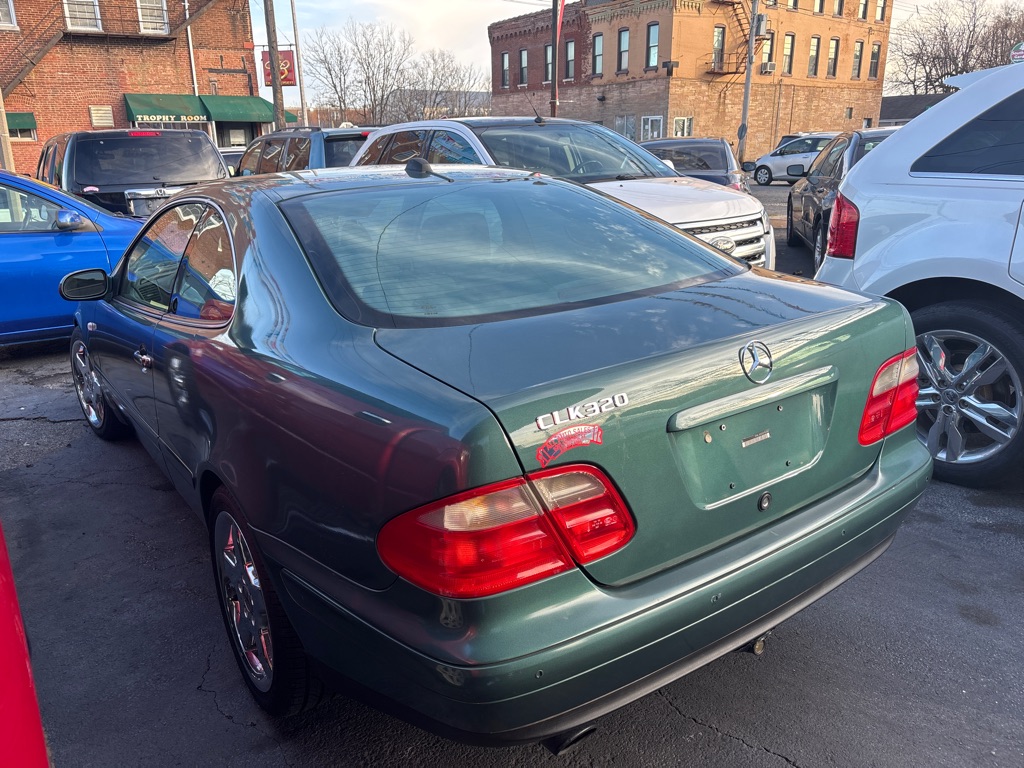 Photo 6 of this MERCEDES-BENZ CLK
