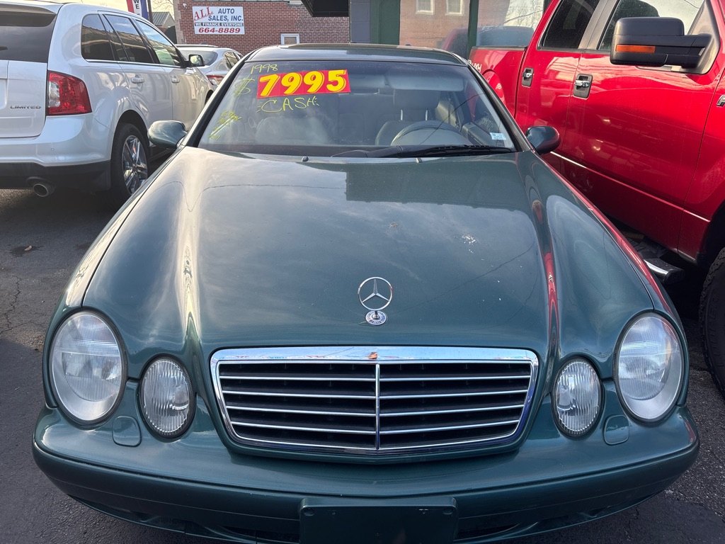 Photo 2 of this MERCEDES-BENZ CLK