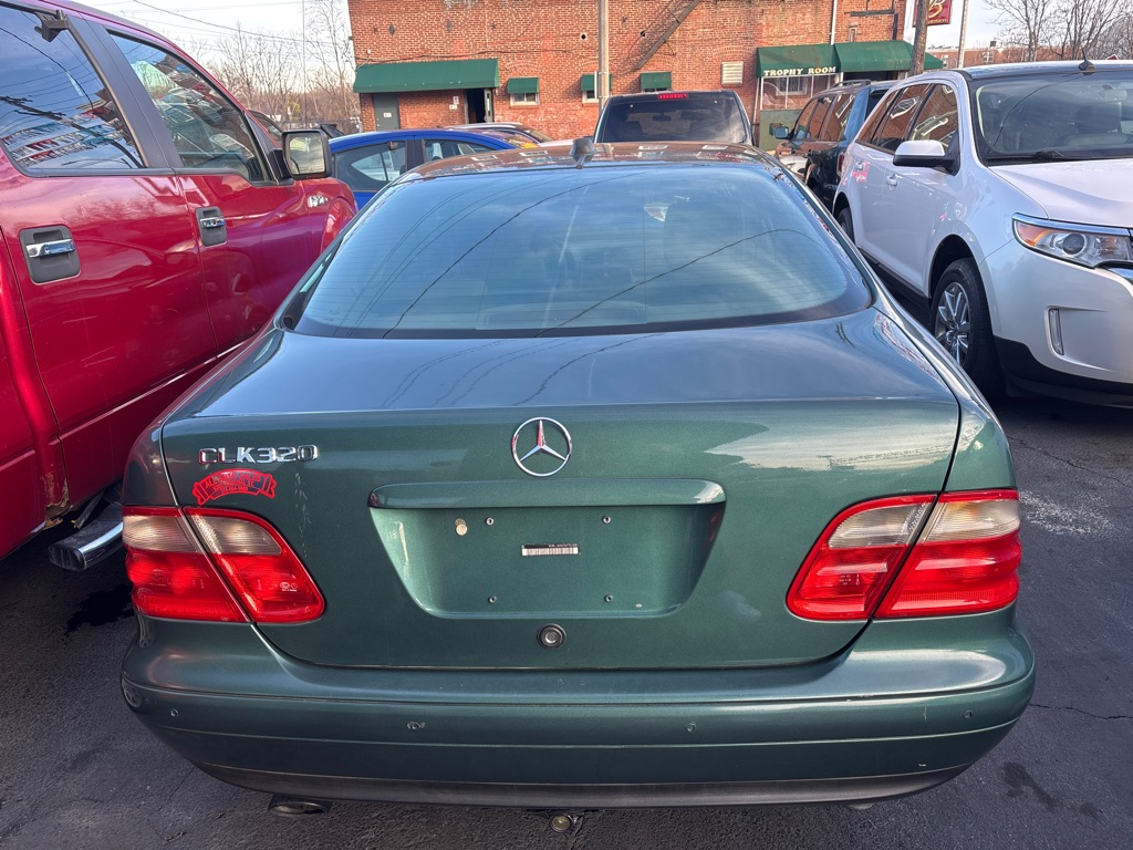 Photo 5 of this MERCEDES-BENZ CLK