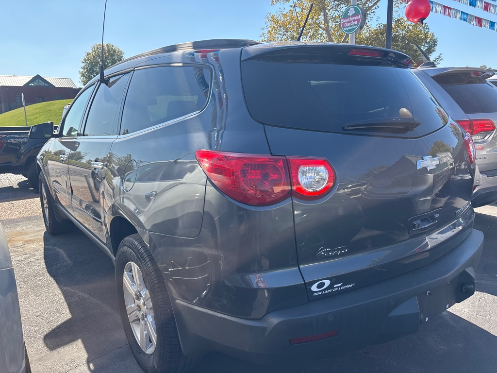Photo 2 of this CHEVROLET TRAVERSE