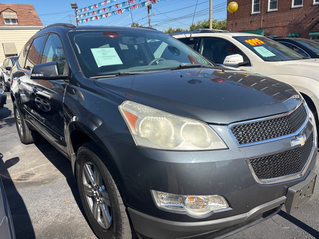 Photo 4 of this CHEVROLET TRAVERSE