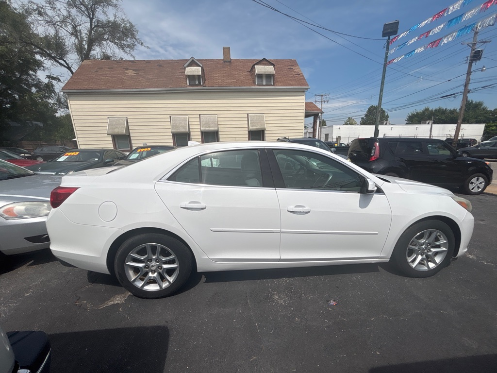 Photo 5 of this CHEVROLET MALIBU