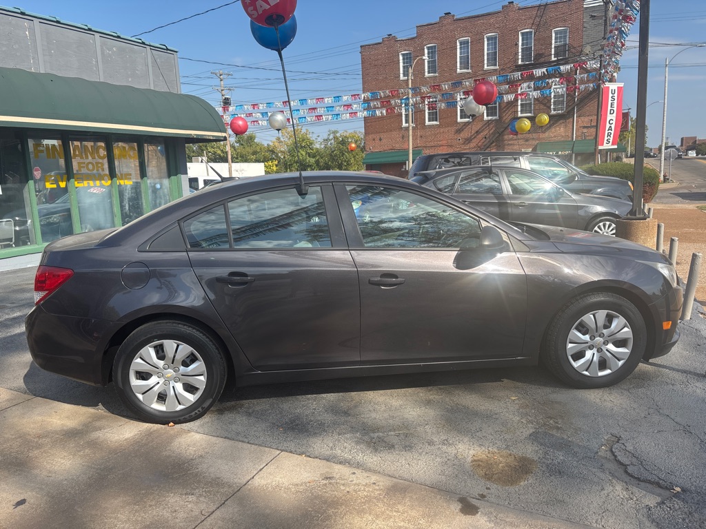 Photo 4 of this CHEVROLET CRUZE