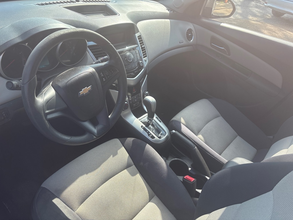 Photo 5 of this CHEVROLET CRUZE