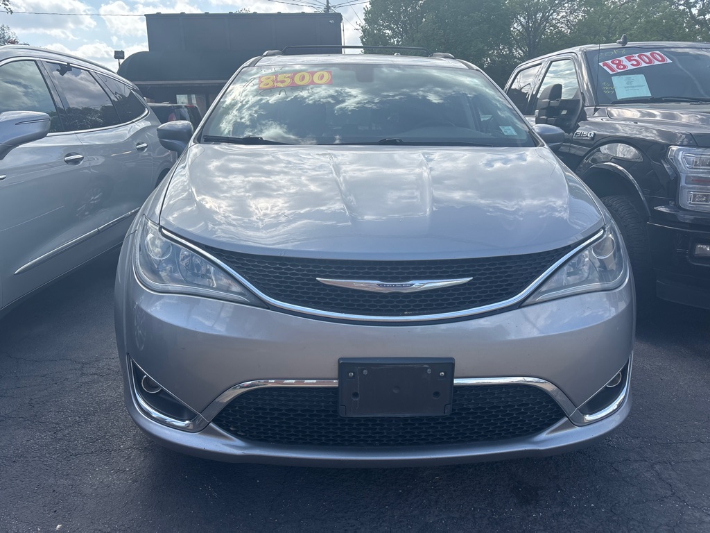 Photo 2 of this CHRYSLER PACIFICA