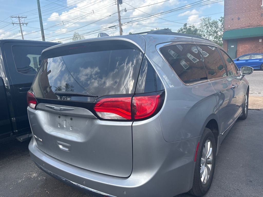 Photo 6 of this CHRYSLER PACIFICA