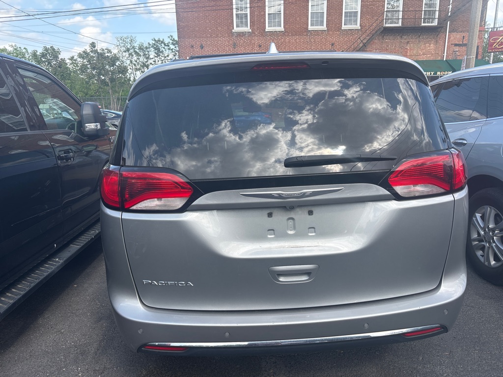 Photo 5 of this CHRYSLER PACIFICA