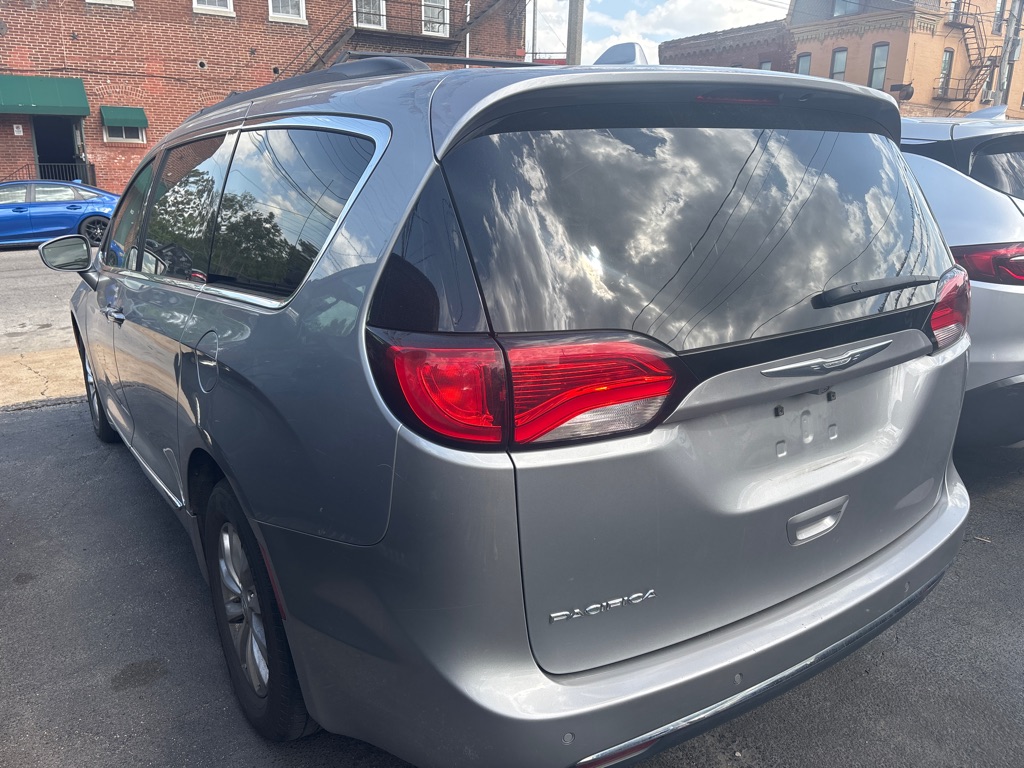 Photo 4 of this CHRYSLER PACIFICA