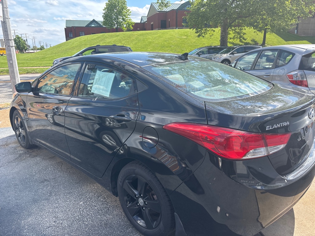 Photo 6 of this HYUNDAI ELANTRA