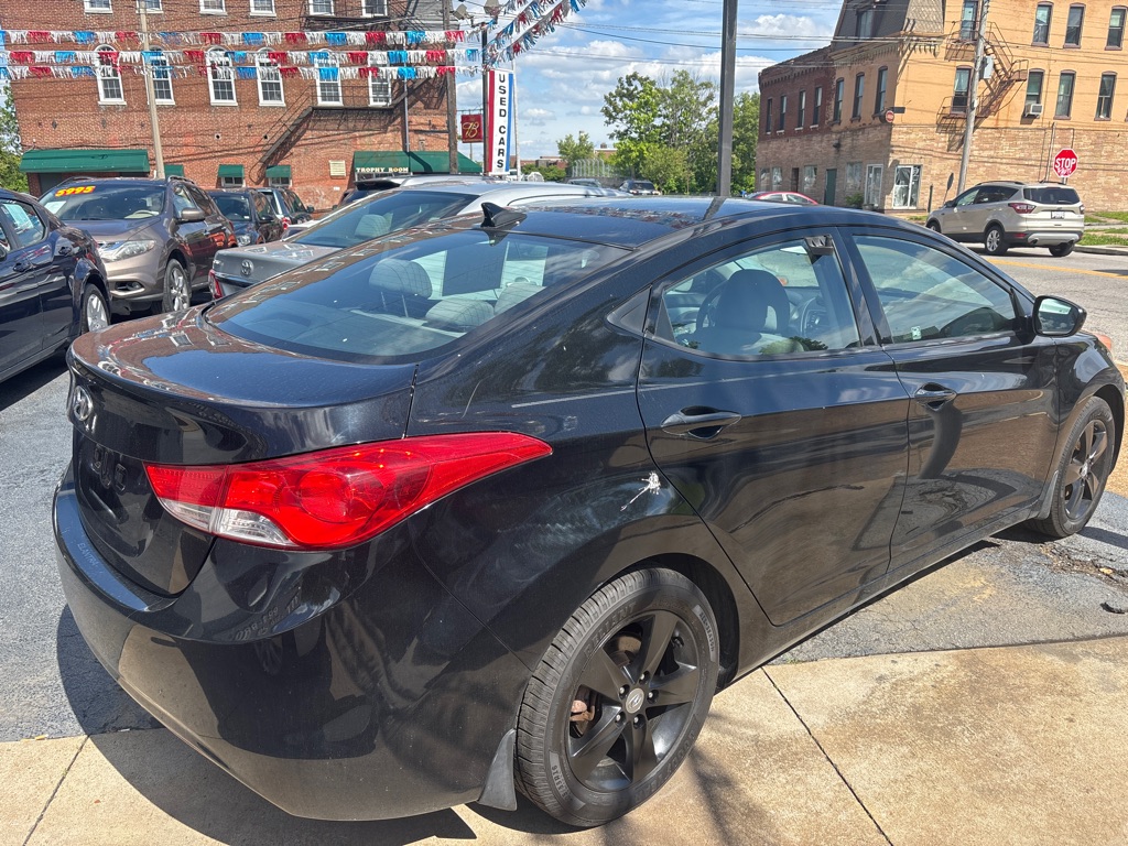 Photo 4 of this HYUNDAI ELANTRA