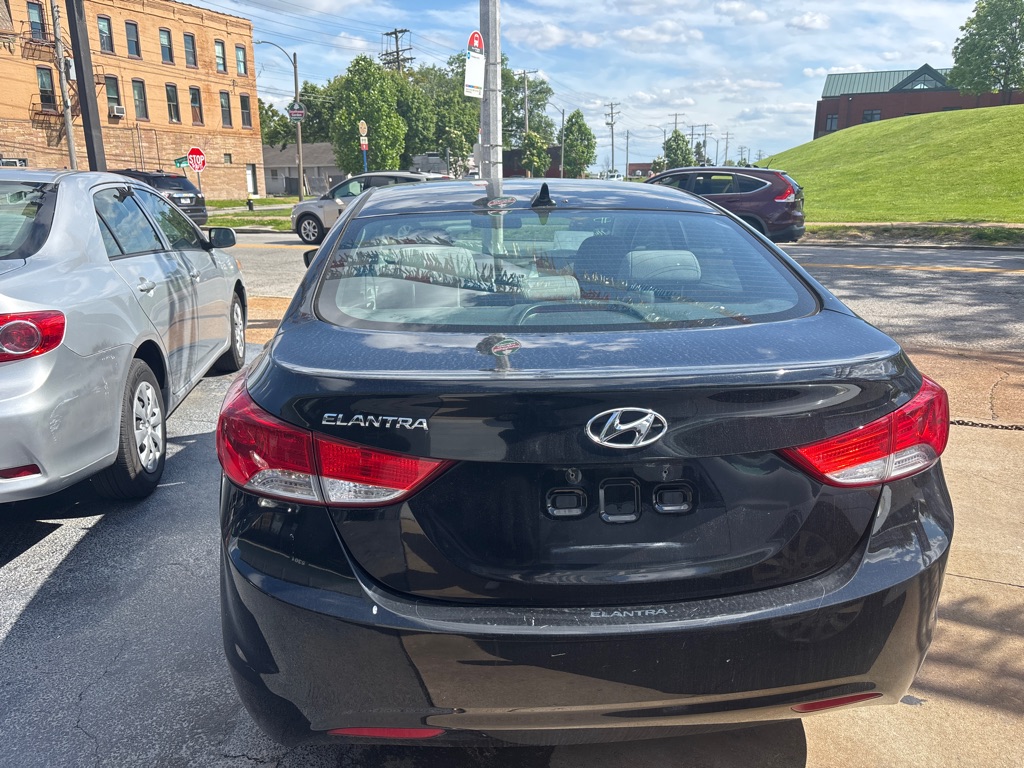 Photo 5 of this HYUNDAI ELANTRA