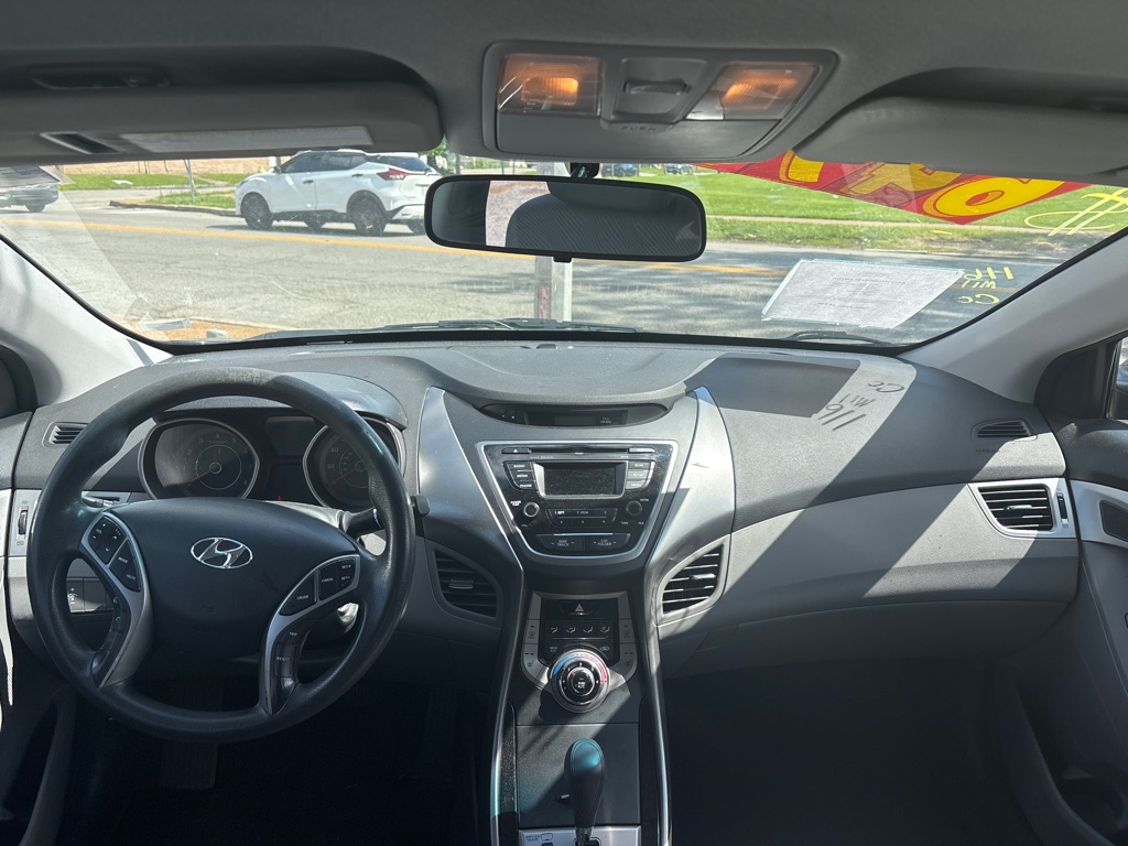Photo 7 of this HYUNDAI ELANTRA