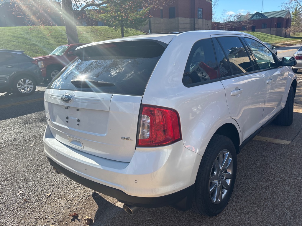 Photo 7 of this FORD EDGE