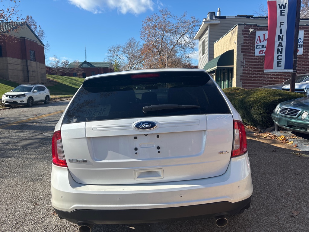 Photo 8 of this FORD EDGE