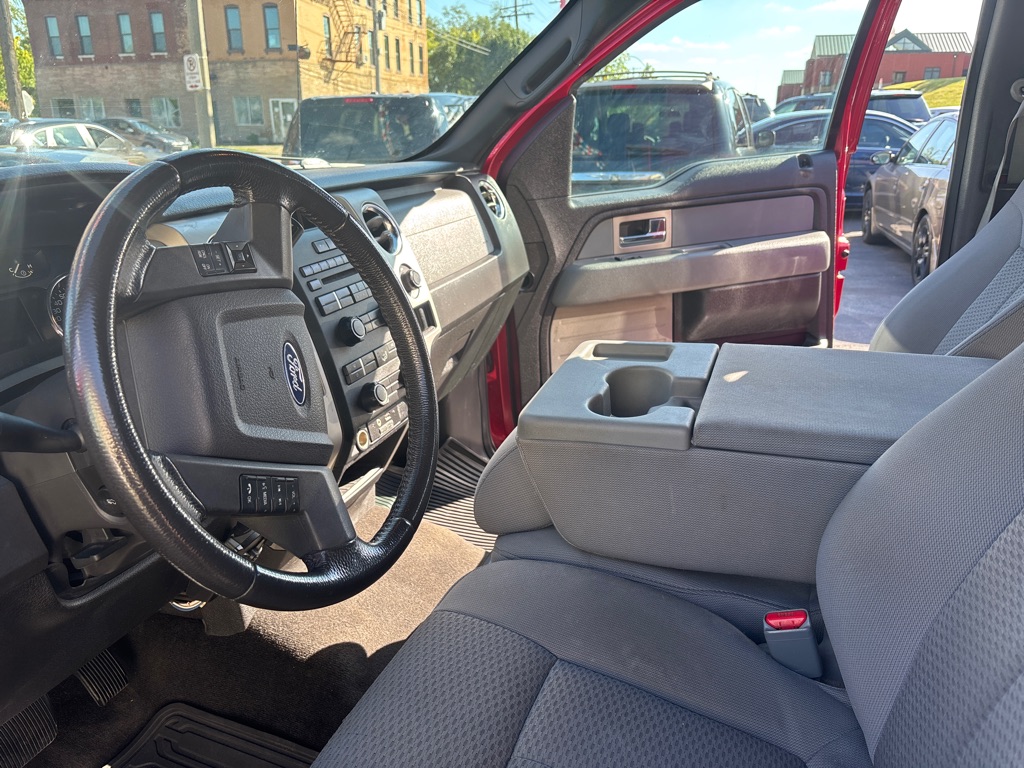 Photo 5 of this FORD F150