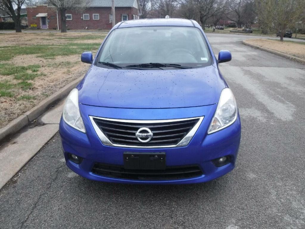 Photo 2 of this NISSAN VERSA