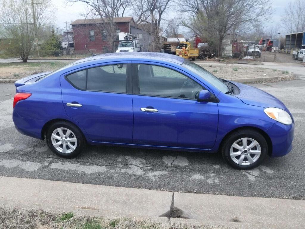 Photo 3 of this NISSAN VERSA