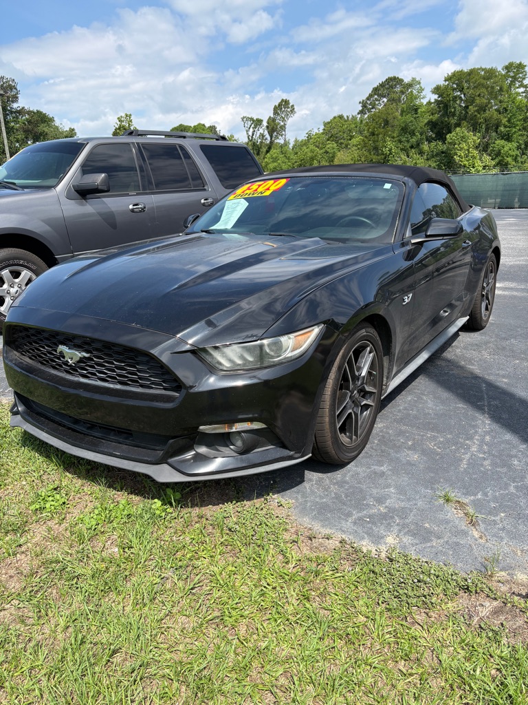2015 Ford Mustang V6 Convertible's photo