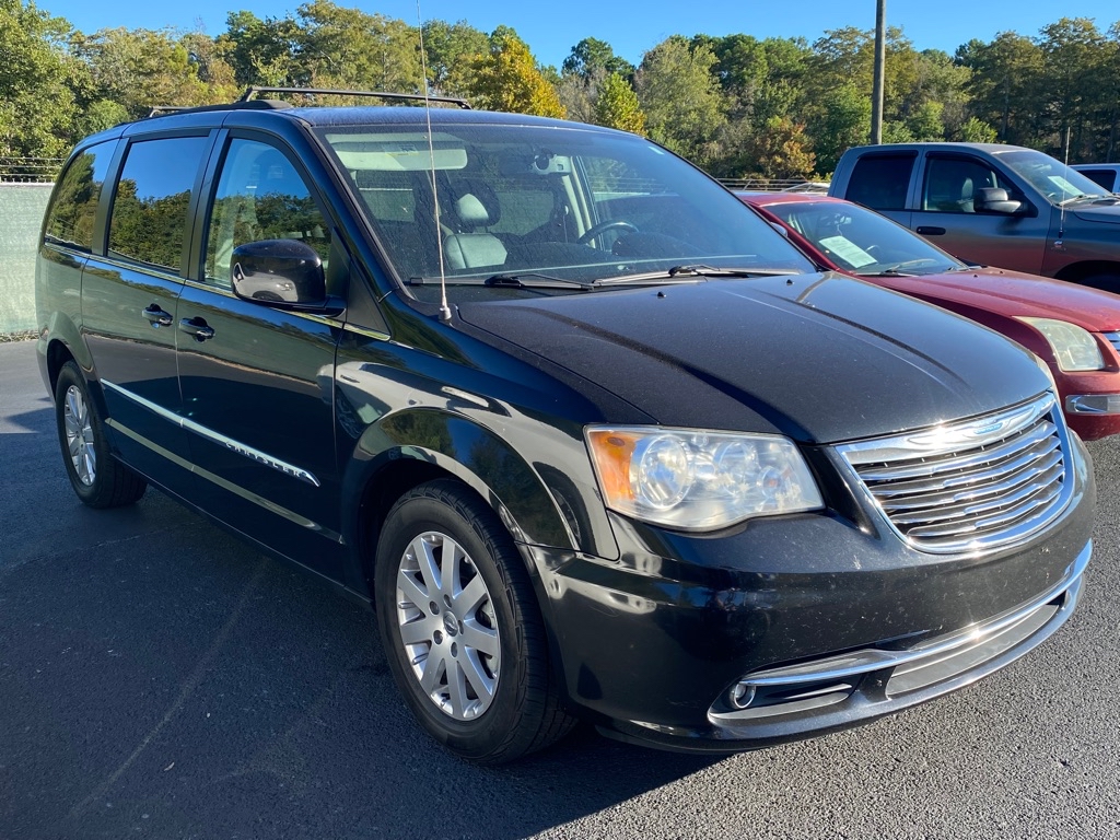 2014 Chrysler Town & Country Touring's photo