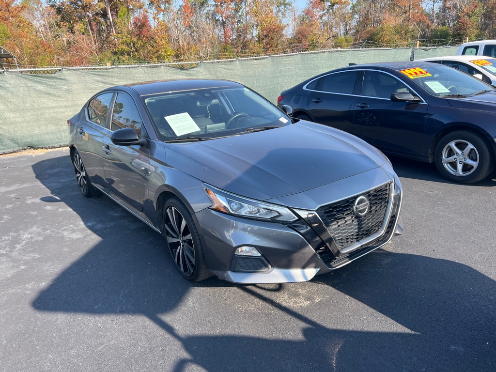2022 Nissan Altima SR's photo