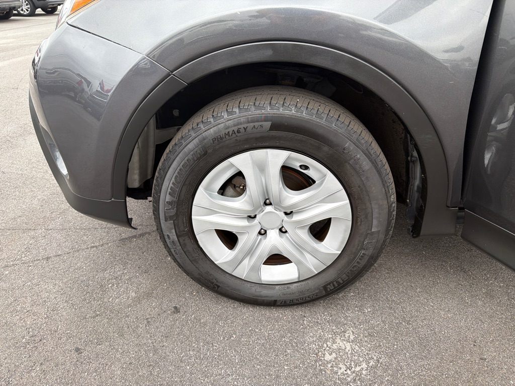 Photo 24 of this TOYOTA RAV4 LE