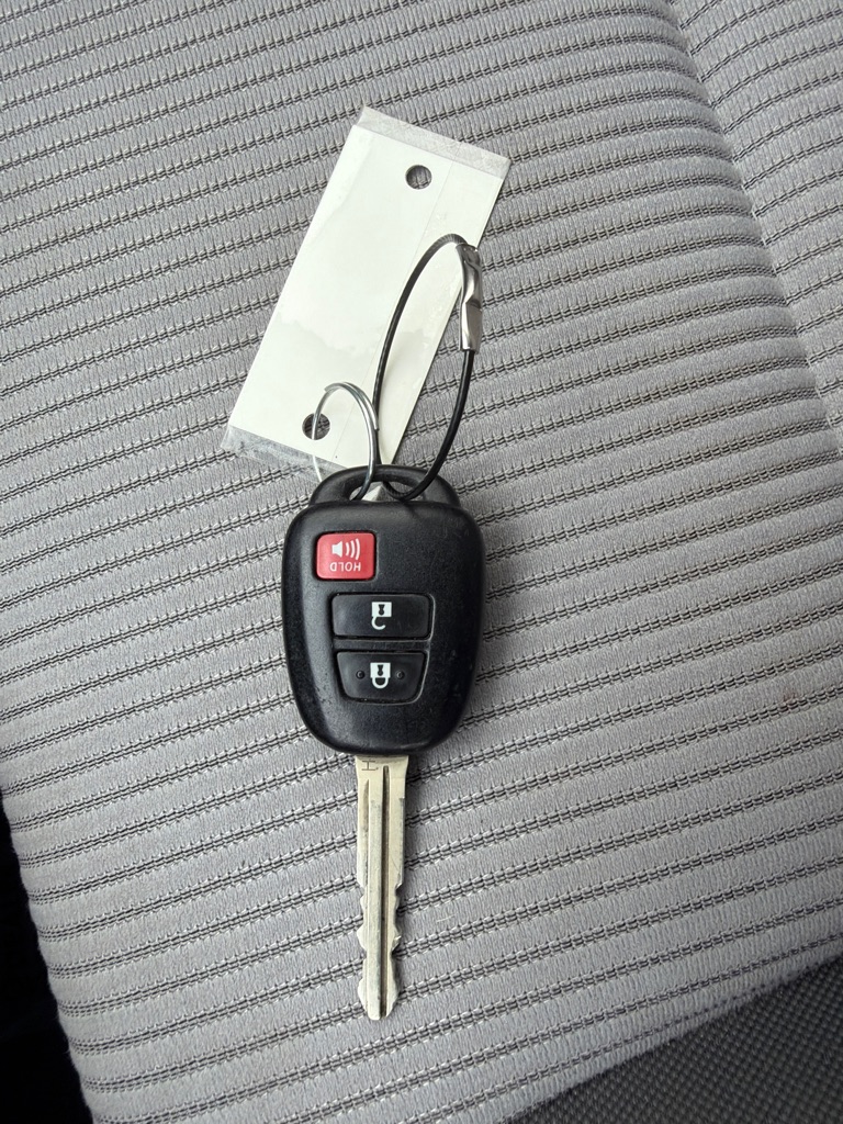 Photo 28 of this TOYOTA RAV4 LE