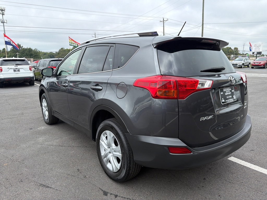 Photo 4 of this TOYOTA RAV4 LE