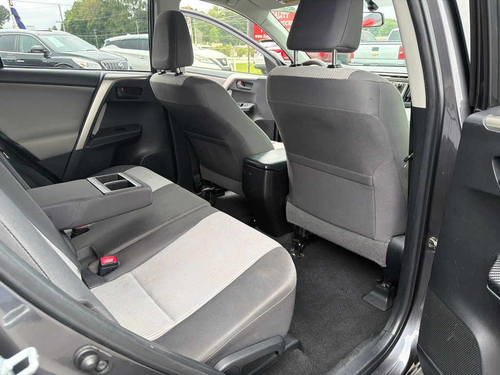 Photo 14 of this TOYOTA RAV4 LE