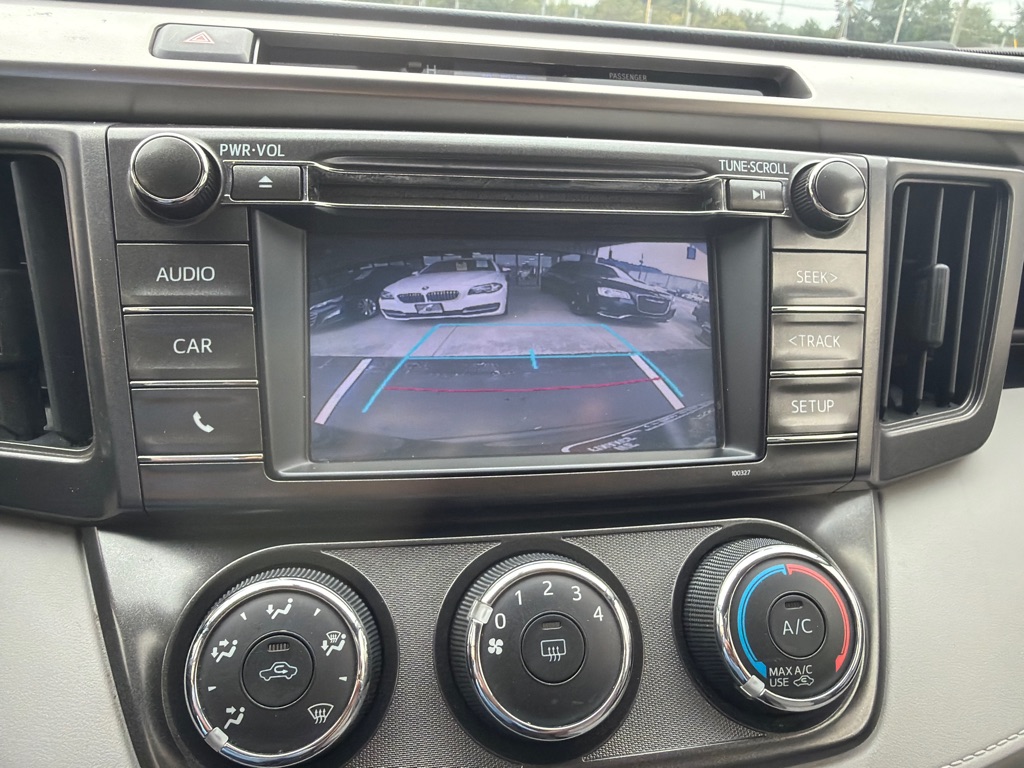Photo 27 of this TOYOTA RAV4 LE