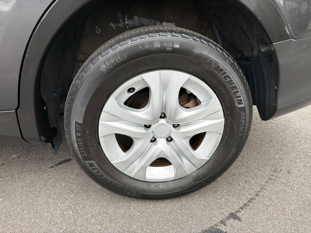 Photo 23 of this TOYOTA RAV4 LE