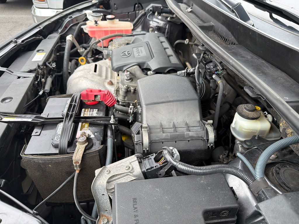 Photo 29 of this TOYOTA RAV4 LE
