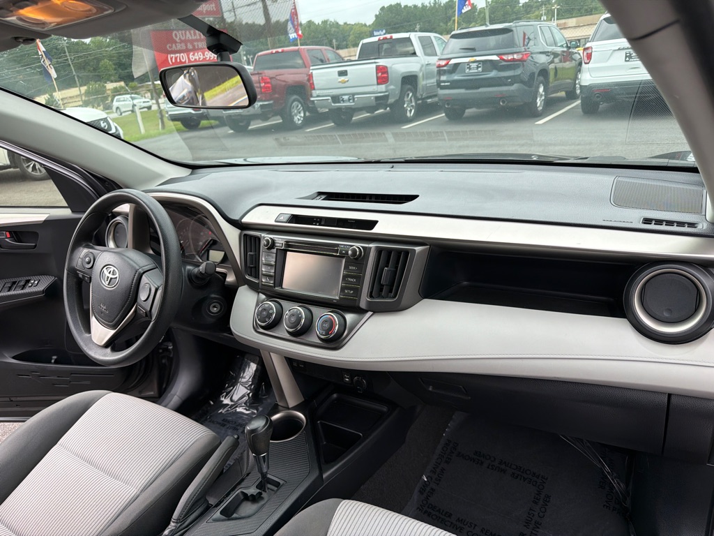 Photo 18 of this TOYOTA RAV4 LE