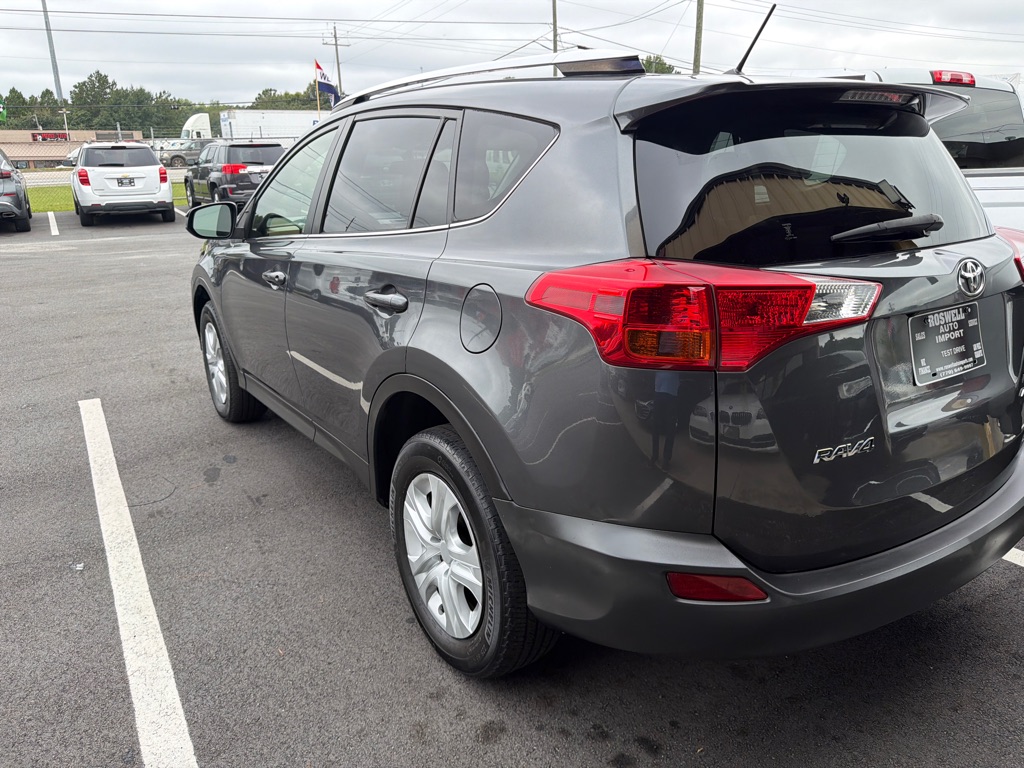 Photo 30 of this TOYOTA RAV4 LE
