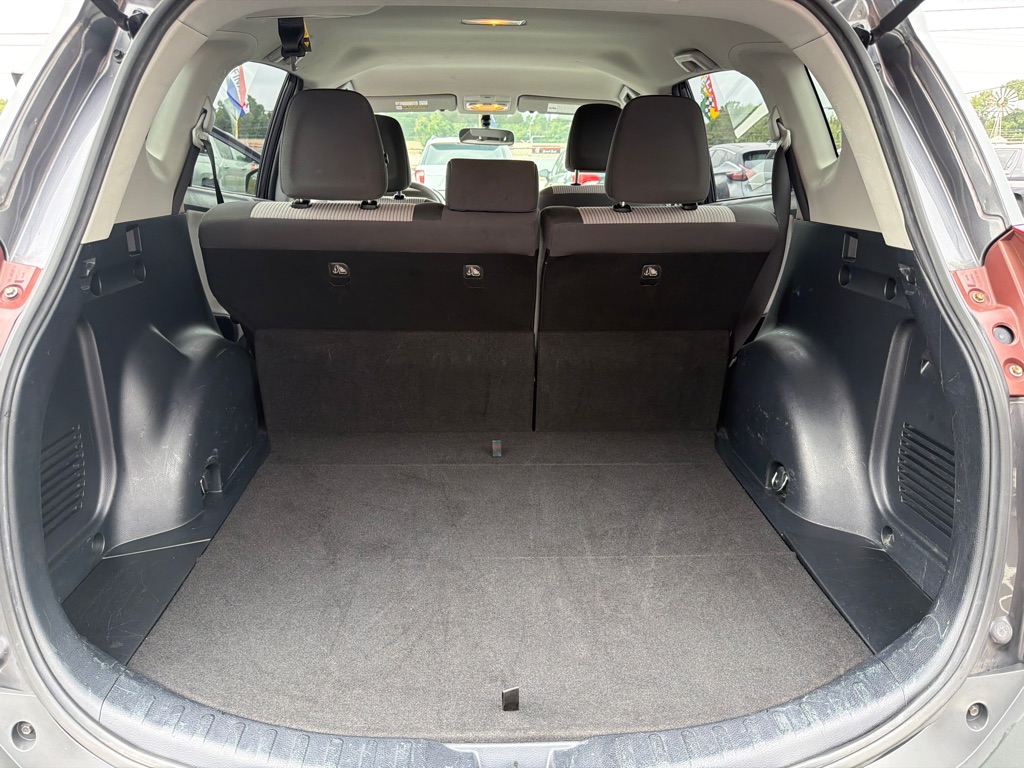Photo 13 of this TOYOTA RAV4 LE