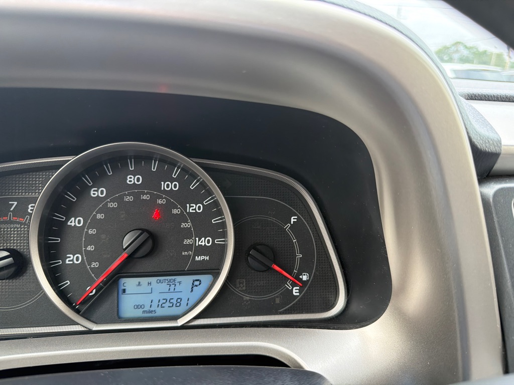 Photo 19 of this TOYOTA RAV4 LE