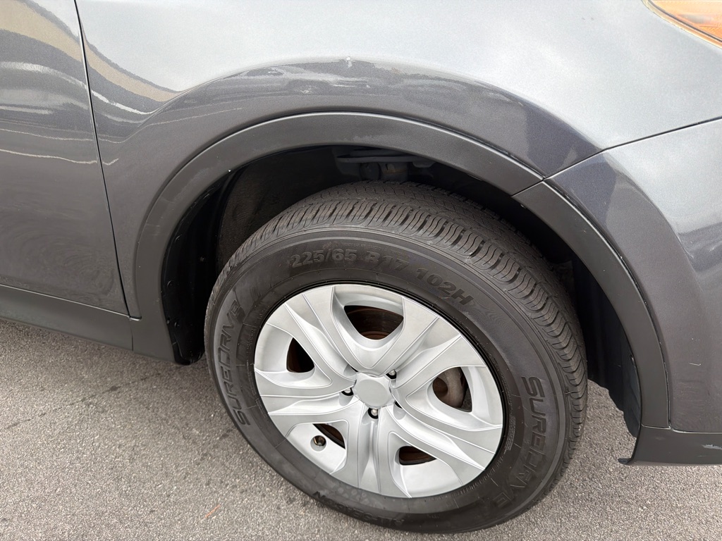 Photo 25 of this TOYOTA RAV4 LE