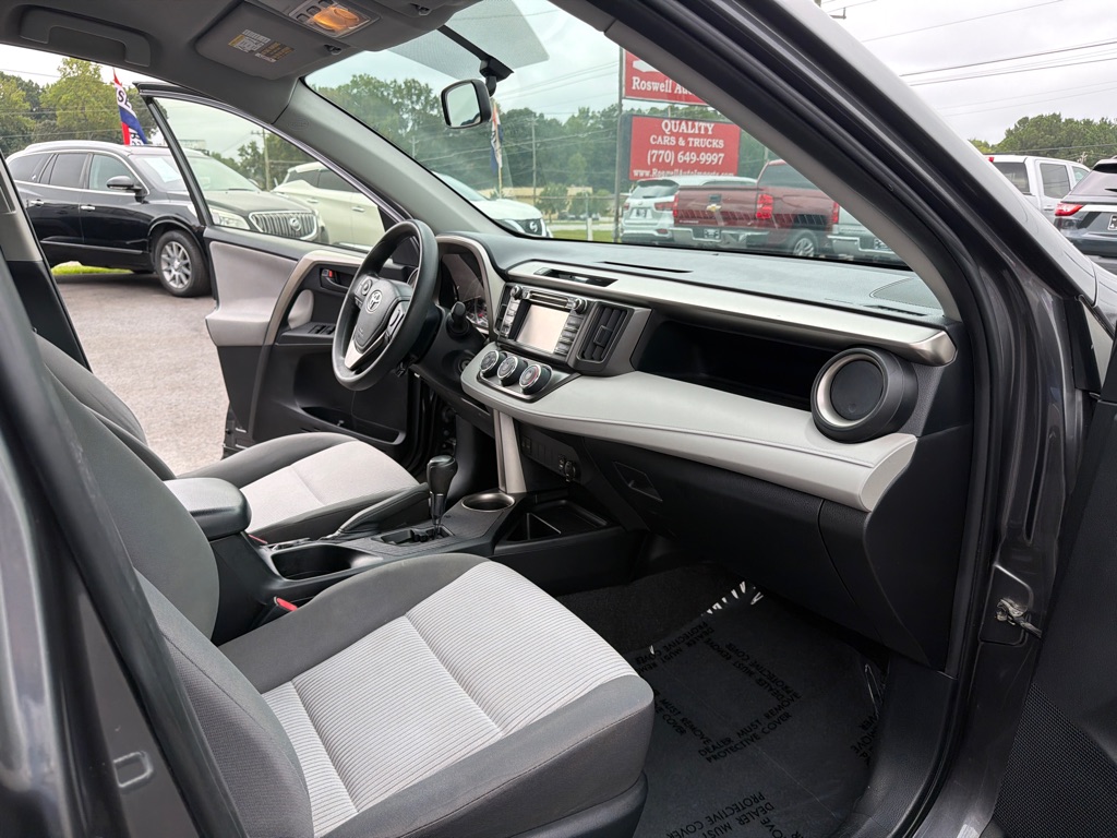 Photo 16 of this TOYOTA RAV4 LE