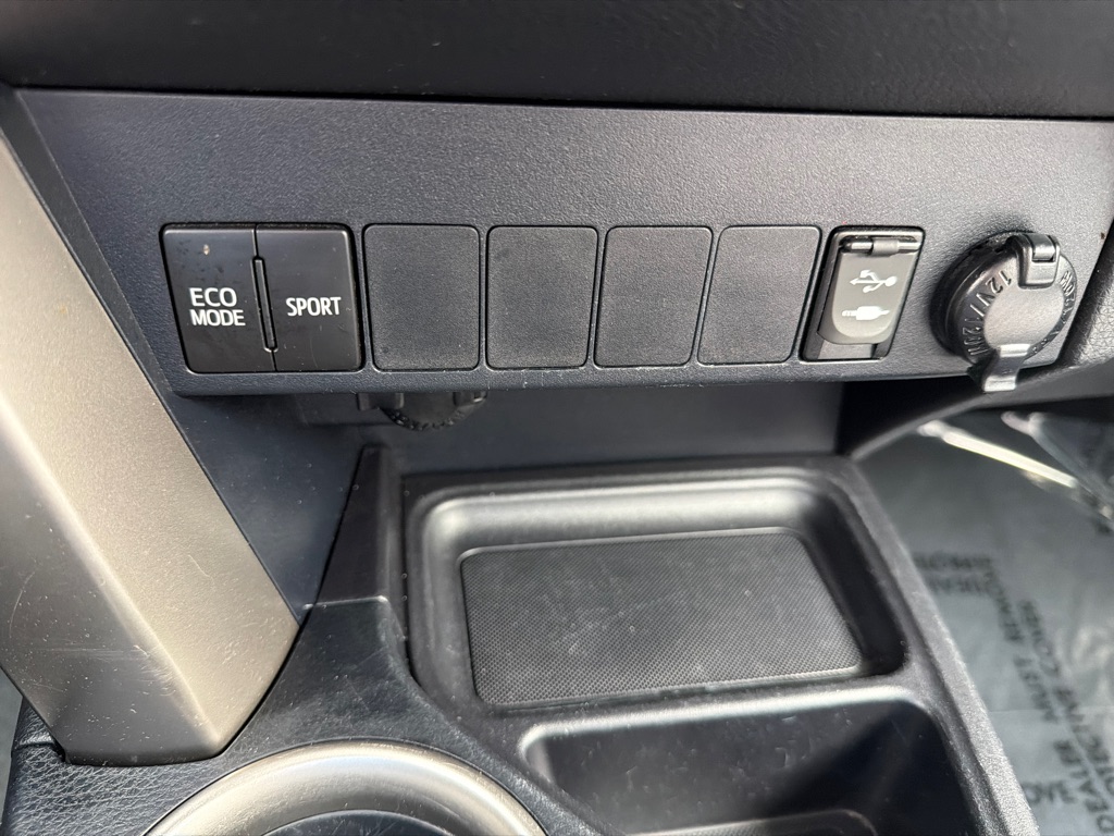 Photo 22 of this TOYOTA RAV4 LE