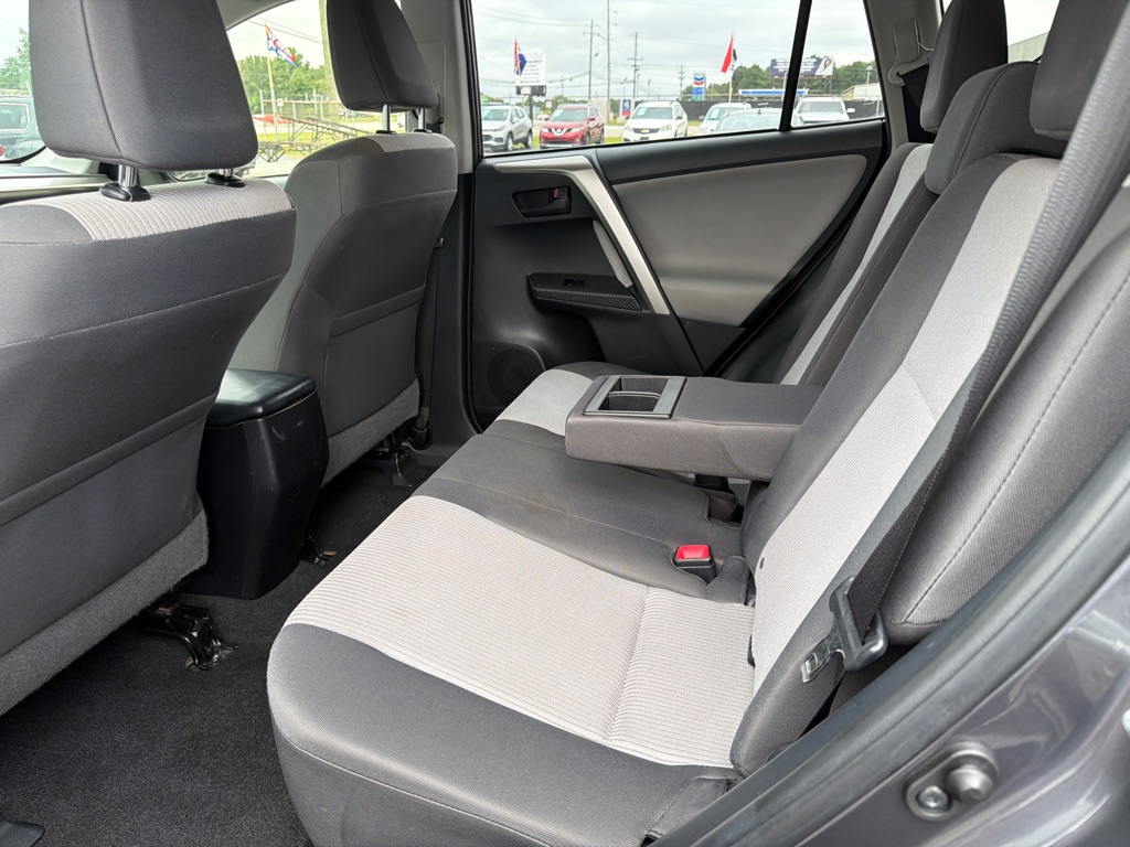 Photo 8 of this TOYOTA RAV4 LE