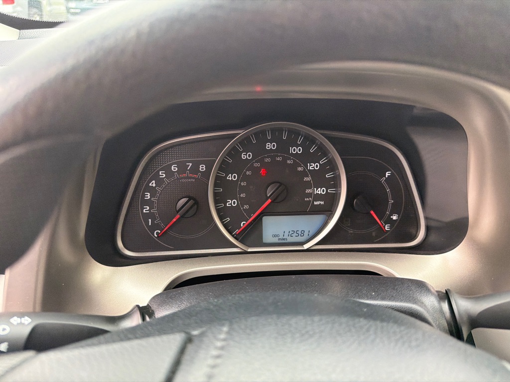 Photo 10 of this TOYOTA RAV4 LE