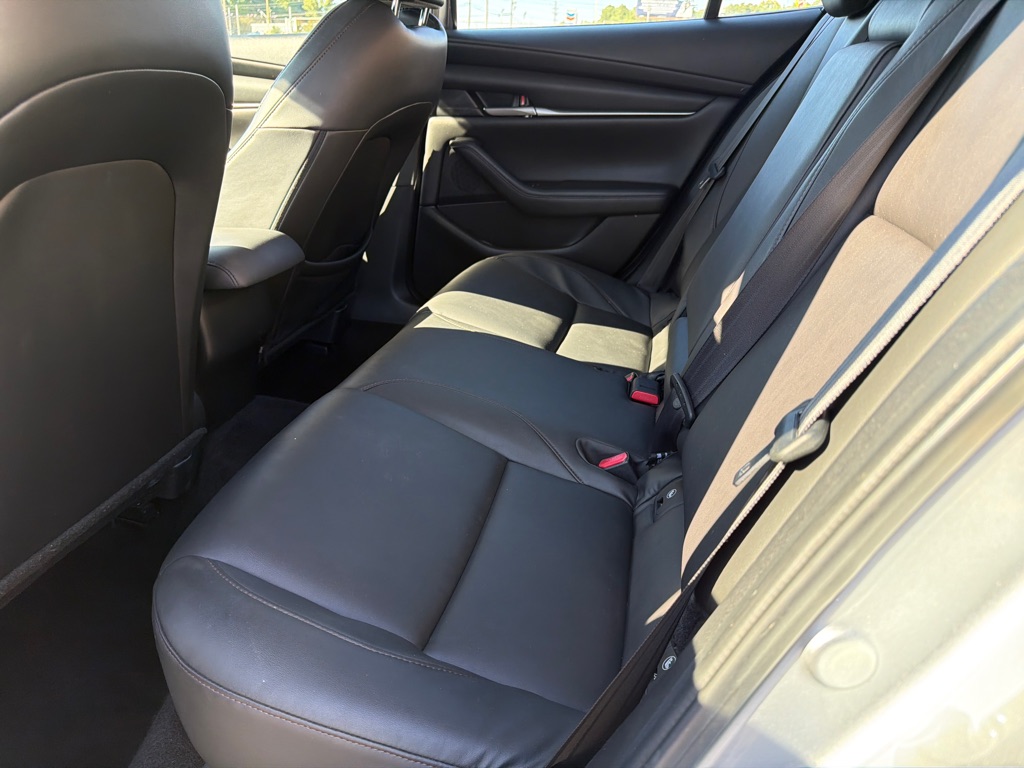 Photo 10 of this MAZDA MAZDA3 SEDAN