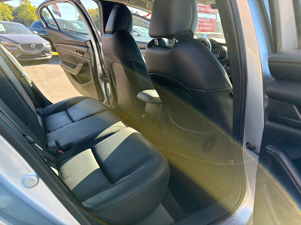 Photo 13 of this MAZDA MAZDA3 SEDAN