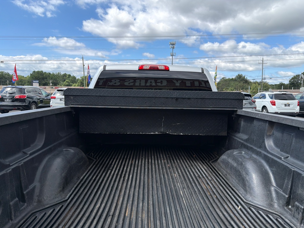 Photo 8 of this CHEVROLET SILVERADO LD 15
